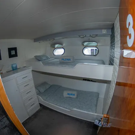 Ботель Aloha Boat