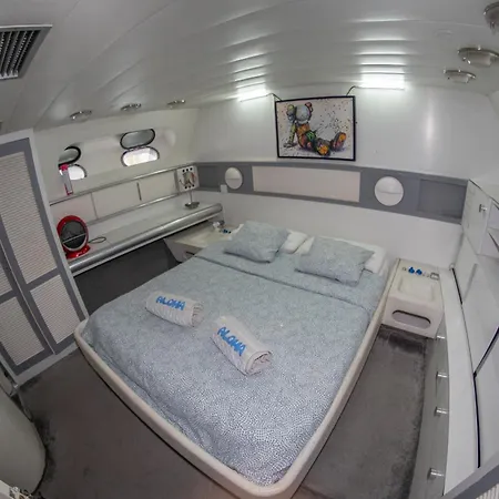 Aloha Boat Ботель *