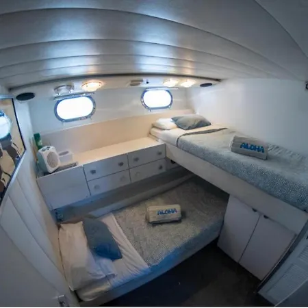 Ботель Aloha Boat