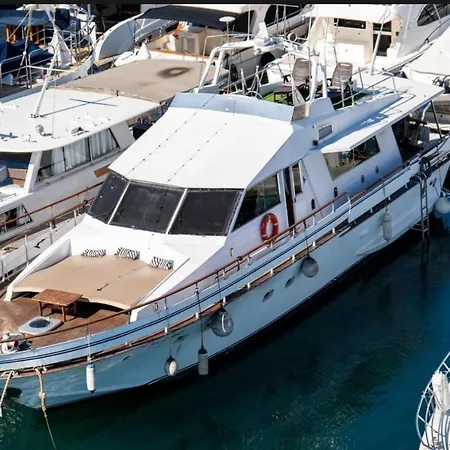 Aloha Boat Botel