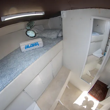 Aloha Boat Bateau-hôtel *