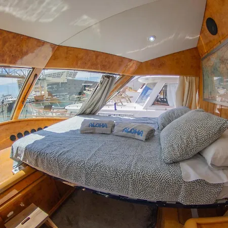 船上ホテル Aloha Boat *