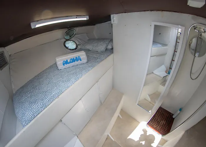 Aloha Boat Botel *